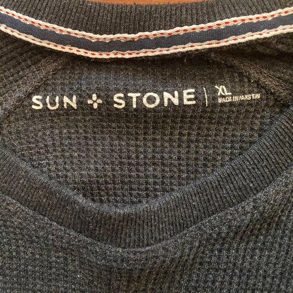 MENS SUN & STONE CHARCOAL GRAY WAFFLE KNIT LONG SLEEVE THERMAL TOP SZ: XL NWOT - Picture 2 of 4
